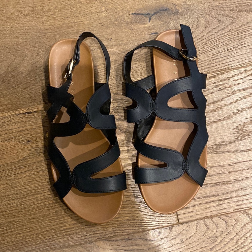 Kelly & Katie sandals size 6.5